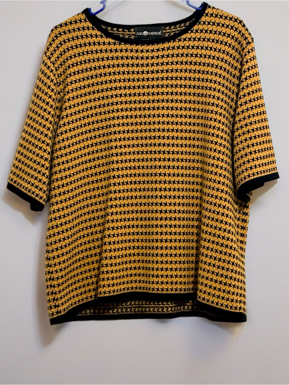 Sag Harbor Black and Yellow Short-Sleeve Geometric Crew Sweater